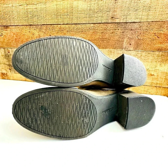 Clark’s Nevella Devon Metallic Dark Taupe Booties - Picture 7 of 8